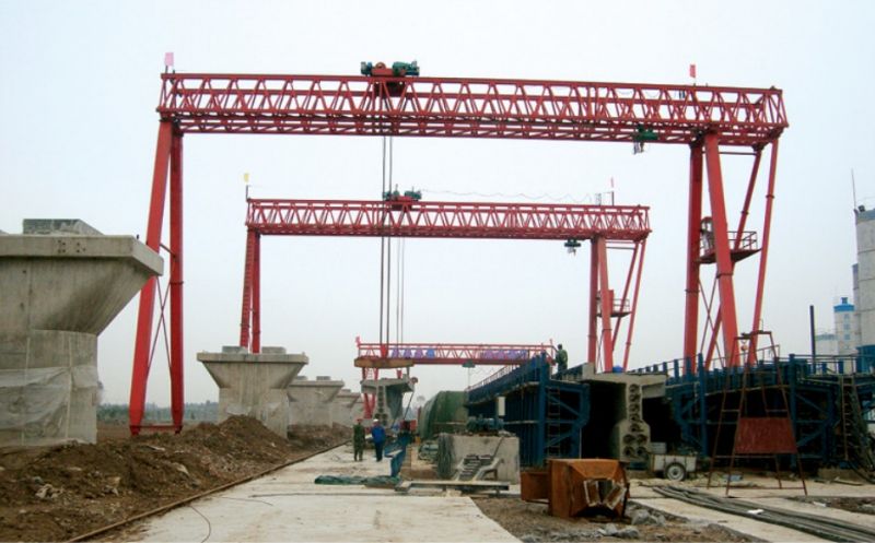 雙小車提梁門式起重機(jī)